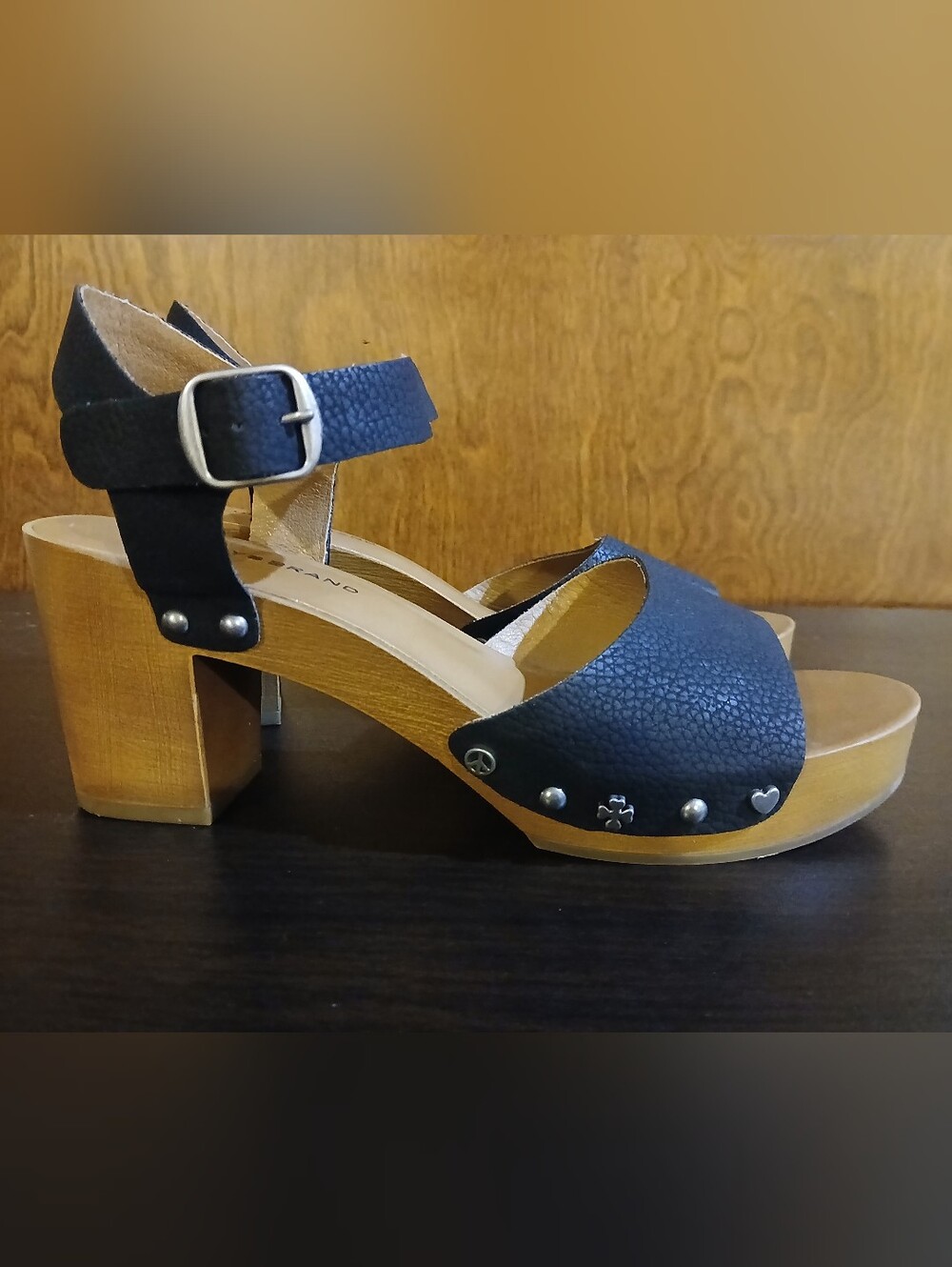 NWOT/ LUCKY BRAND 'HASTI' platform sandals